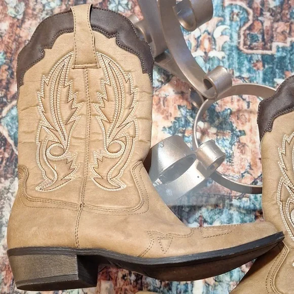 Coconuts by Matisse Tan and Brown Boots - Picture 5 of 5